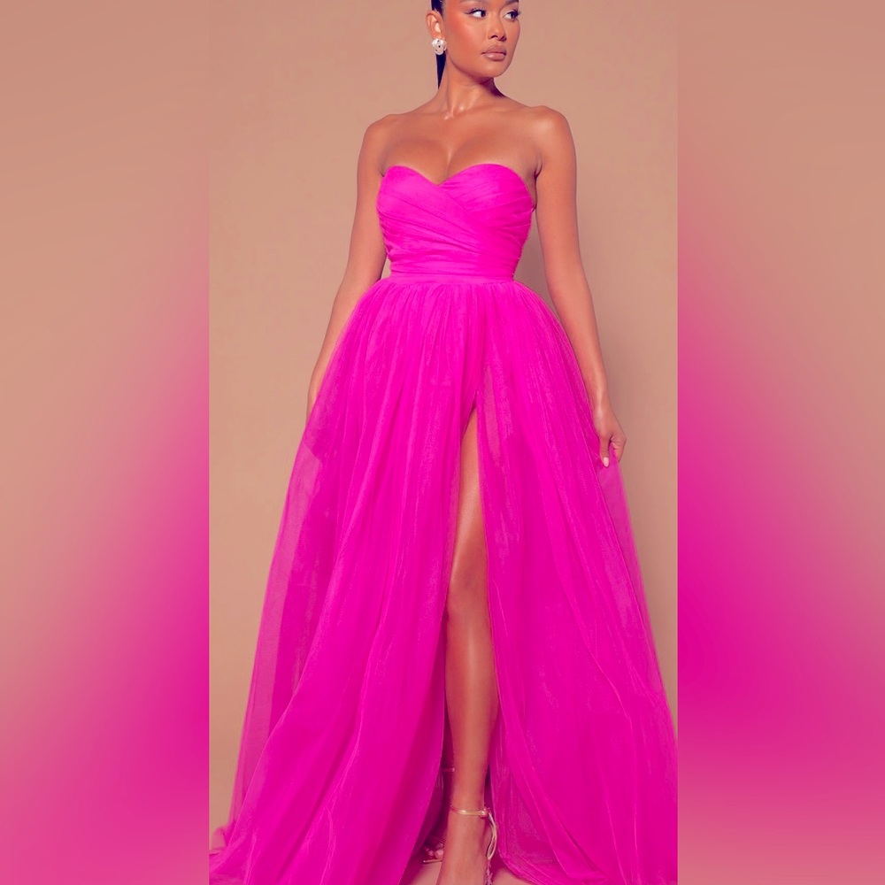 Stunning Strapless Tulle Gown